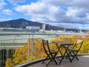 Dana-Central Apartment with Mount Ainslie Views