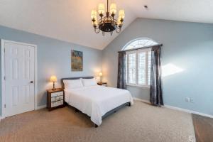 Charming 3-Bed Beach House with Hot Tub & BBQ