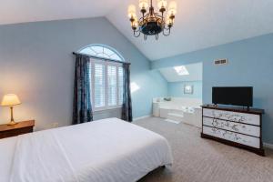 Charming 3-Bed Beach House with Hot Tub & BBQ