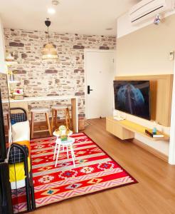 Madison Park 2 Br Bohemian walking distance central park mall