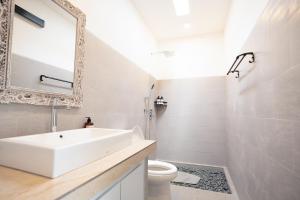 2BR Rice Field View Private Villa in Cemagi