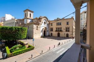 Alma Suites en Plaza Virgen del Mar, pleno centro de Almería con 3 dorm y vistas