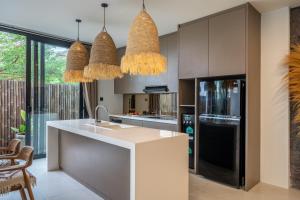 Kammara Villa - Panoramic Tropical Retread with Pool near Beach