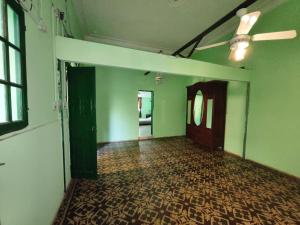 Lo de Miguel - Casa grande con estacionamiento privado