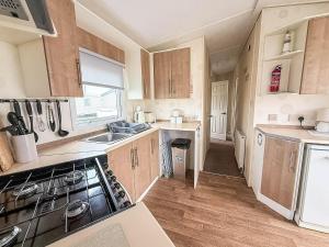 Lovely 8 Berth Caravan With Decking At California Cliffs In Norfolk Ref 50015J