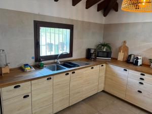 Luxury Wellness Villa with Pool Yoga Studio & Hammam for 14p & 40 min to Malaga city