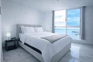 40m Luxury Oceanview Room Hilton Area Rooftop Pool