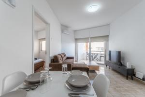 Flirty Flamingo Seaview Apartment