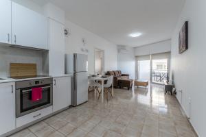 Flirty Flamingo Seaview Apartment