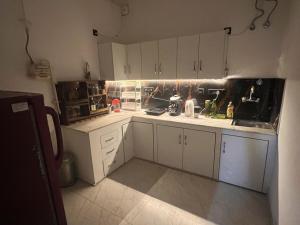 Roxys Cozy 1BHK Dalanwala Pet Friendly
