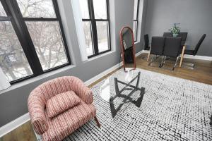 Stylish 2BR Chicago Home Near United Center & MRT