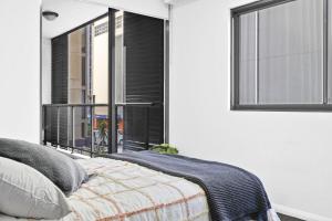 Cozy 2Beds APT with Pool Access in Waterloo