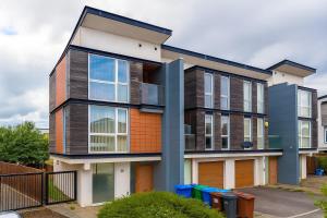 Group Stay, Sleeps 12, 3 bathroom