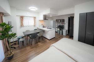 MAKI Residence九条-京セラドーム徒歩圏! 広い50平米 最大6名 4beds Near USJ Namba