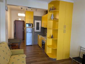 Yellow studio Beach Center