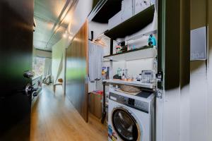 Luxury 1 bd Apartment with views of The Shrine