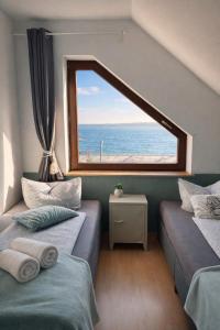 Ferienhaus ,,Pier 7" am See - 2 Wohnungen mit Garten für bis zu 11 Personen, einzeln oder zusammen buchbar