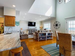 Casa Mia Oceanfront 6BR •En-Suite • Private Walkway to Sand • Sleeps 24