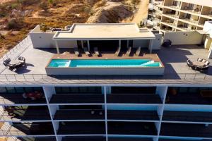 Arch View Luxury Condo with Heated Rooftop Pool and Jacuzzi