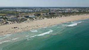 15 Luxury Exec Living Outdoor Oasis 4BR & Parking