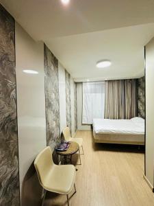 Emoji Hotel