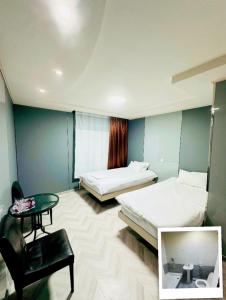 Emoji Hotel