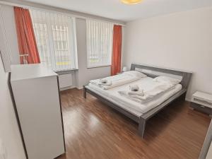1BR with balcony near lake - Flower 1