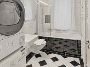 1BR with balcony near lake - Flower 1