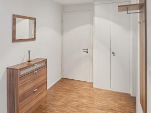1BR with balcony near lake - Flower 1