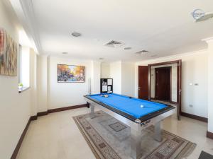 Skyline Living 5BR Penthouse with Burj Khalifa View