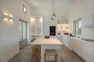 Lolantonis - 3BR Sea View & Infinity Pool - Thymari