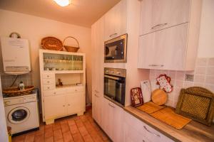 By Casamerina, Melezzole house with private pool & great views