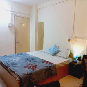 cozy room in koregaon park