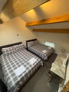 Farm house - Sleeps 16 - Hot Tub - Pet Friendly