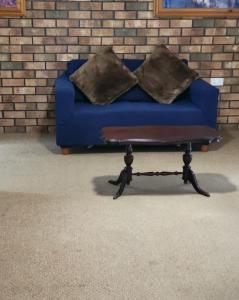 Home on the Bay on Esplanade and Buller St Kingscote-3 people in 2 nights get the 3rd night free