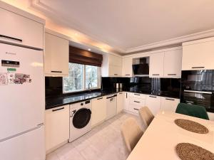 SA Apartments! 2BD Flat 400m to the Beach