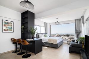 Skyline City Luxury Apartment with Stunning Terrace by BiNoBi!