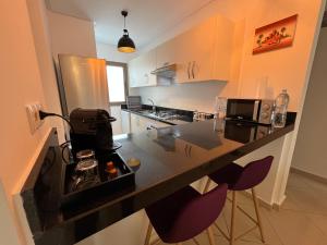 Beachfront Apartment in Assilah, Private Solarium, 4 Pools, Secure Residence, WiFi, Parking