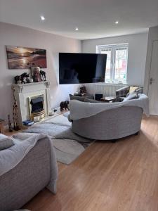 Private Double Bed Bathroom Hydro Pool Part share home with host