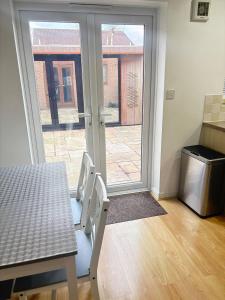 Private Double Bed Bathroom Hydro Pool Part share home with host