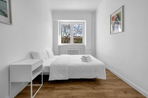 Metro Młynów Charming Apartment by BookingHost