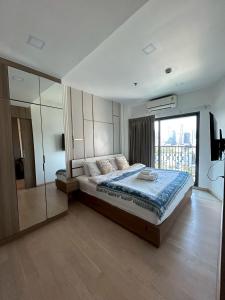 Luxury Condo Skywalk BTS Thonglor Pool Gym and Netflix