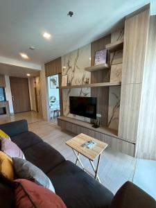 Luxury Condo Skywalk BTS Thonglor Pool Gym and Netflix