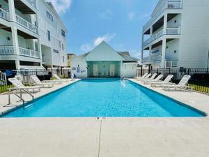 New Listing Ocean Views Hot Tub & Community Pool