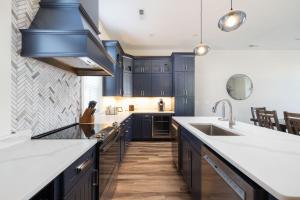 New Listing Ocean Views Hot Tub & Community Pool
