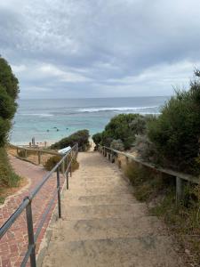 Yallingup Surfing wineries and restaurants
