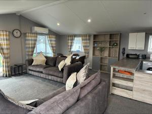 Stunning 5 Berth Lodge With Decking At Valley Farm Holiday Park Ref 46297Bv