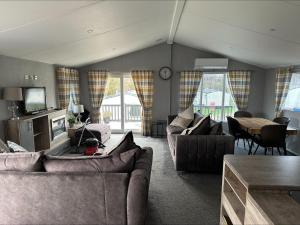 Stunning 5 Berth Lodge With Decking At Valley Farm Holiday Park Ref 46297Bv