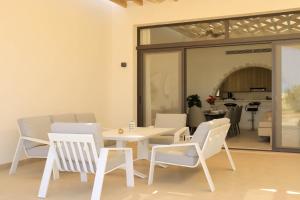 Designer Golf villa - Heated Pool & Serene views