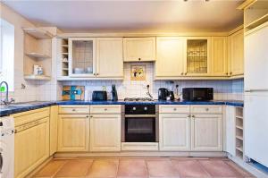 Apartment - Sleeps 5 - Private Garden